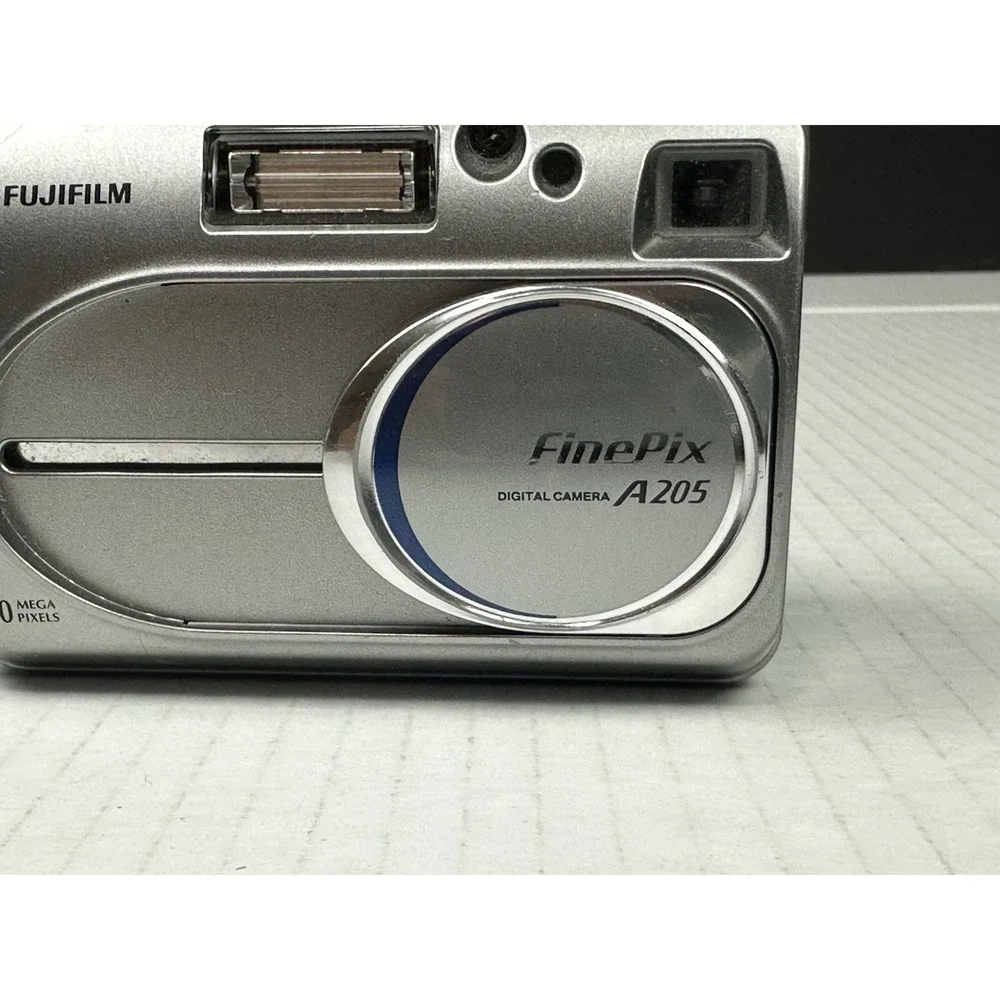 Fujifilm A205 Fine Pix 2.0 Mega Pixel Tested Working No SD Card No Battery